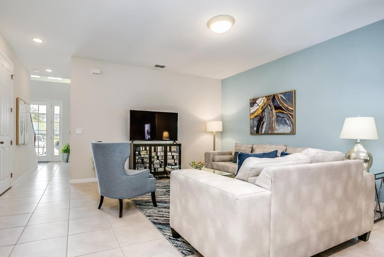 Beautiful Townhome Wpool &free Access Kissimmee