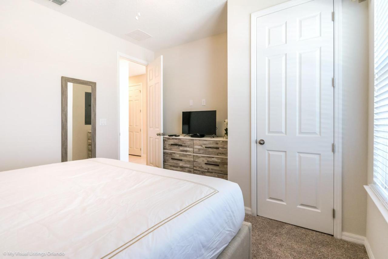 Beautiful Townhome Wpool &free Access Holiday home *